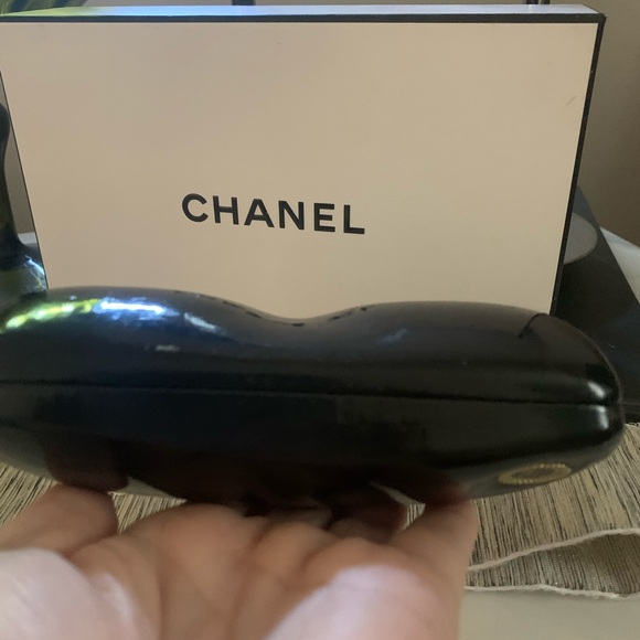 CHANEL Vintage Button Clamsell Eyeglass case - Curved shape for large Lenses - Picture 4 of 7